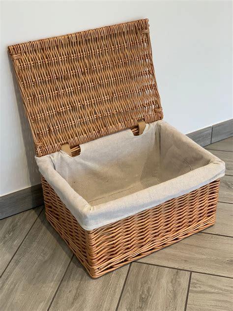 storage wicker baskets with lids.